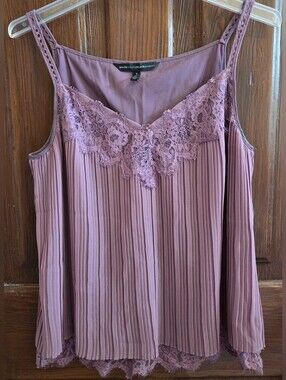 EUC White House Black Market Dusty Mauve Pleated Lace-Trim Shell